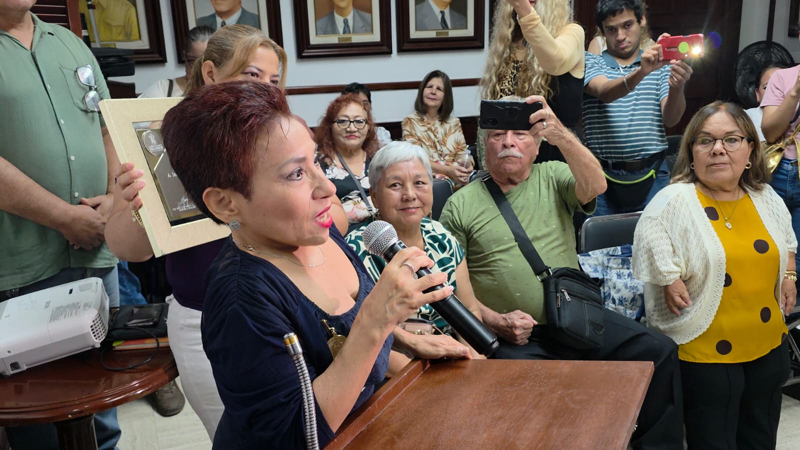 Ayuntamiento Culiacán entregó en Sesión Solemne el Premio a la Mujer Culiacanense a Martha Elena Santos Arroyo