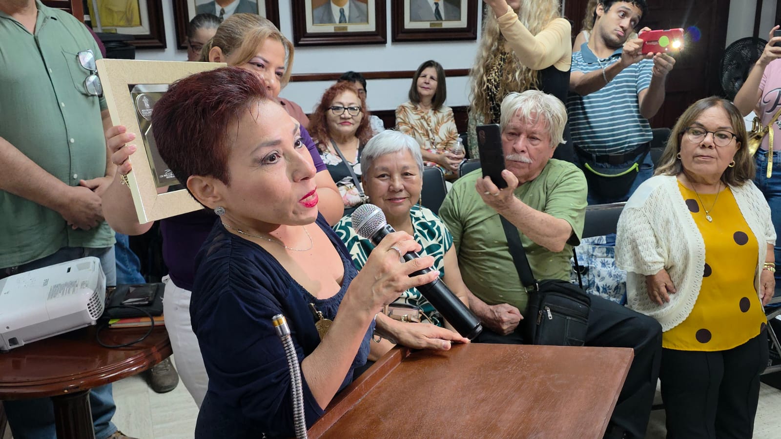 Ayuntamiento Culiacán entregó en Sesión Solemne el Premio a la Mujer Culiacanense a Martha Elena Santos Arroyo