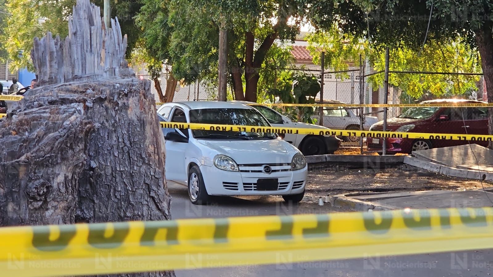 El vehículo Chevy quedó con varios impactos de bala
