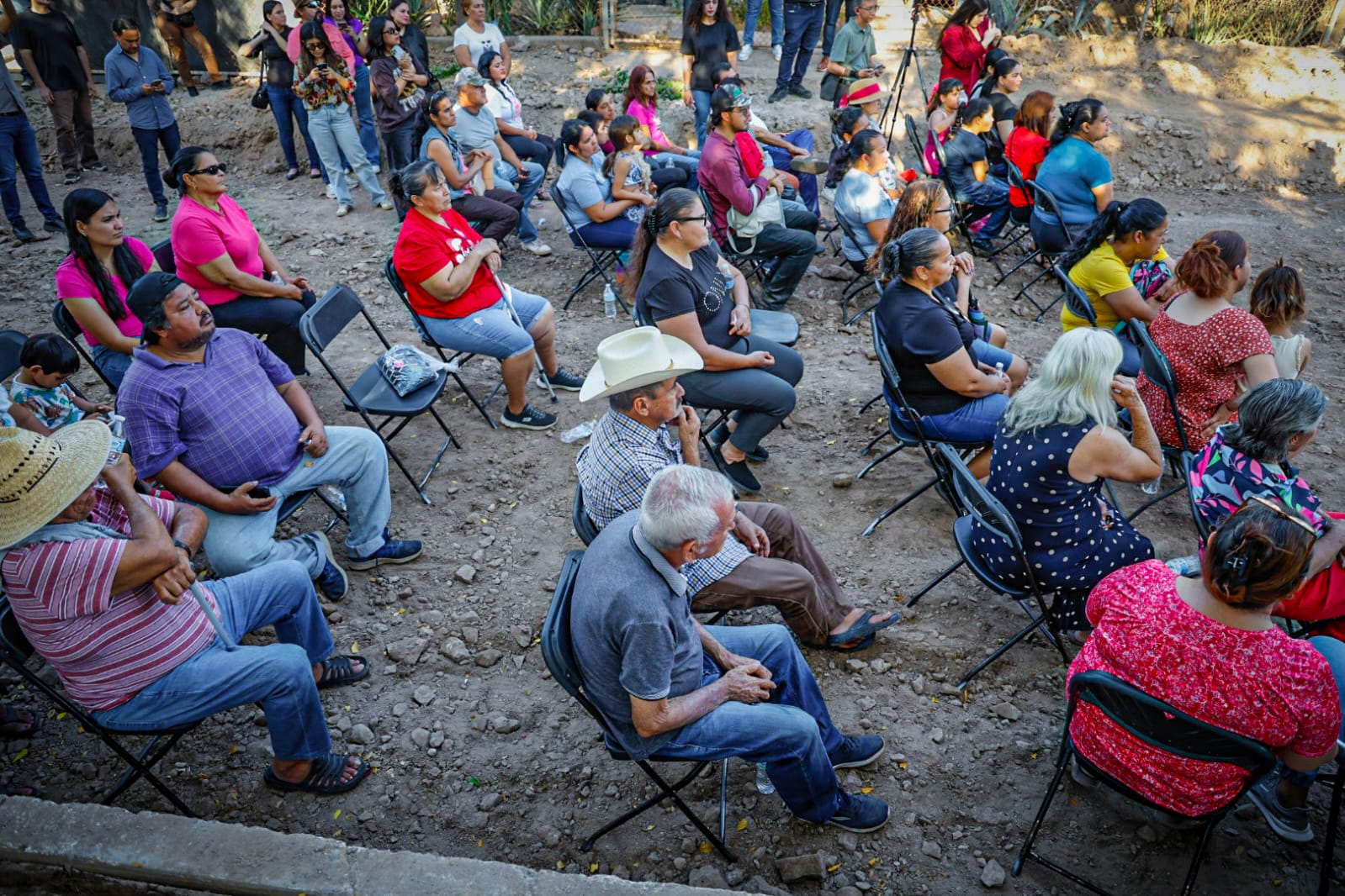 Vecinos acuden a banderazo de inicio de obra en Campesina El Barrio y Las Coloradas, en Culiacán