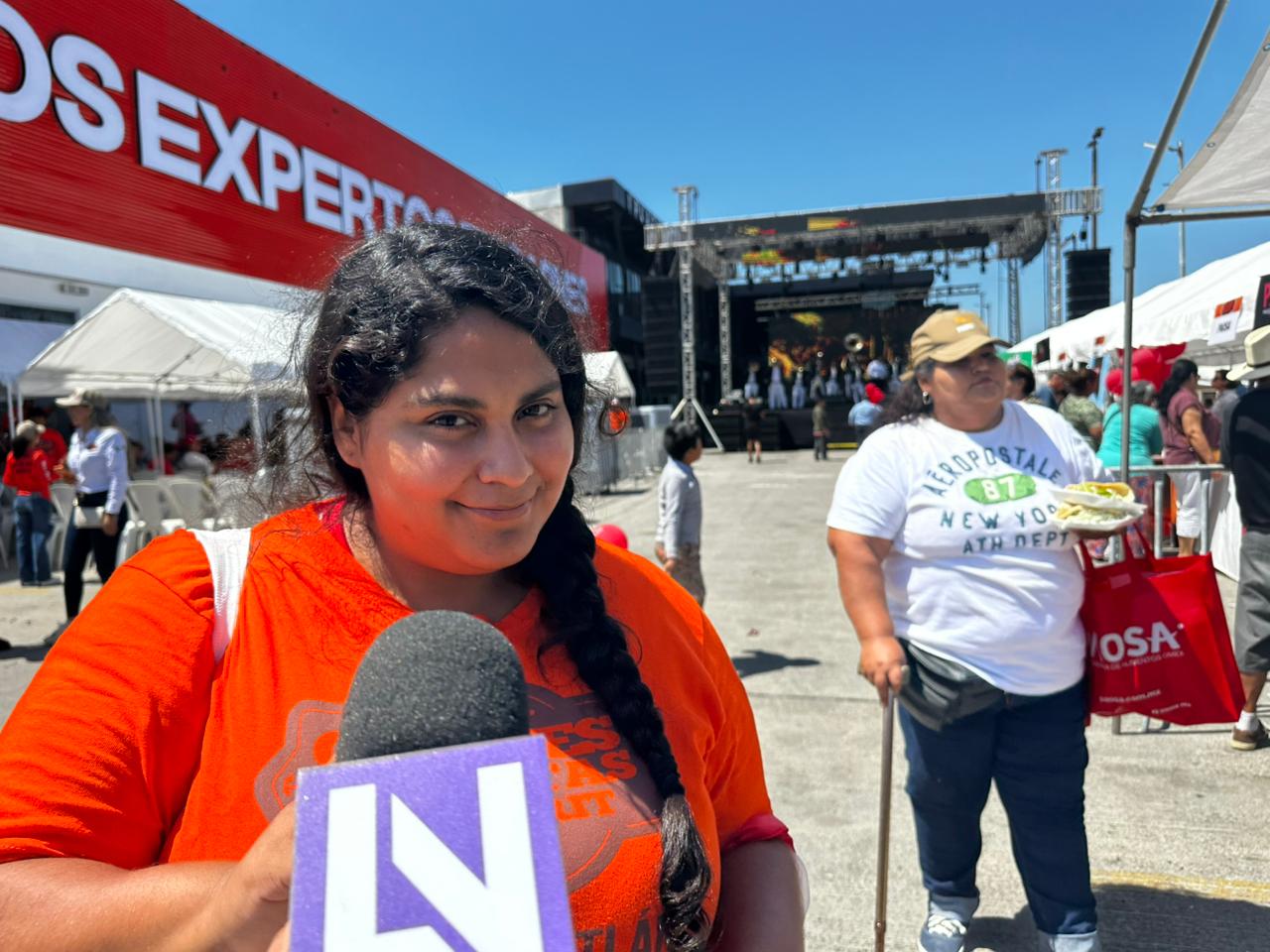 Beatriz García Saucedo, ganadora de un refrigerador con Carnes Selectas Nayarit, en Mazatlán