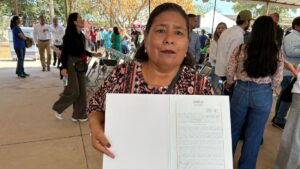 beneficiarios celebran certeza juridica tras entrega de apoyos de condonacion de pago de fovissste adulta