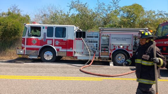Bomberos Veteranos de Villa Unión atienden múltiples emergencias en el sur de Mazatlán, Sinaloa