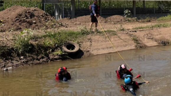 Adulto de la tercera edad identificado como Mario, cae por accidente a un canal de riego en el poblado de Otameto, Navolato