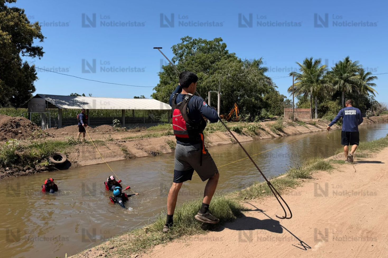 Búsqueda de adulto mayor que cayó a un canal en Otameto, Navolato