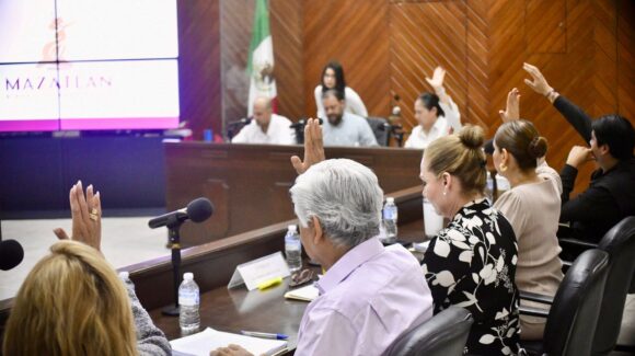 Aprueba Cabildo de Mazatlán, Sinaloa jubilaciones y lanza convocatorias para honrar a ciudadanos y maestros destacados