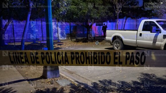 Localizan cadáver encobijado y encintado en Espacios Barcelona, al norte de Culiacán, Sinaloa