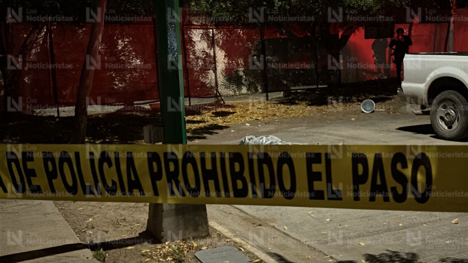 Cadáver "encobijado" en Espacios Barcelona, Culiacán, Sin.