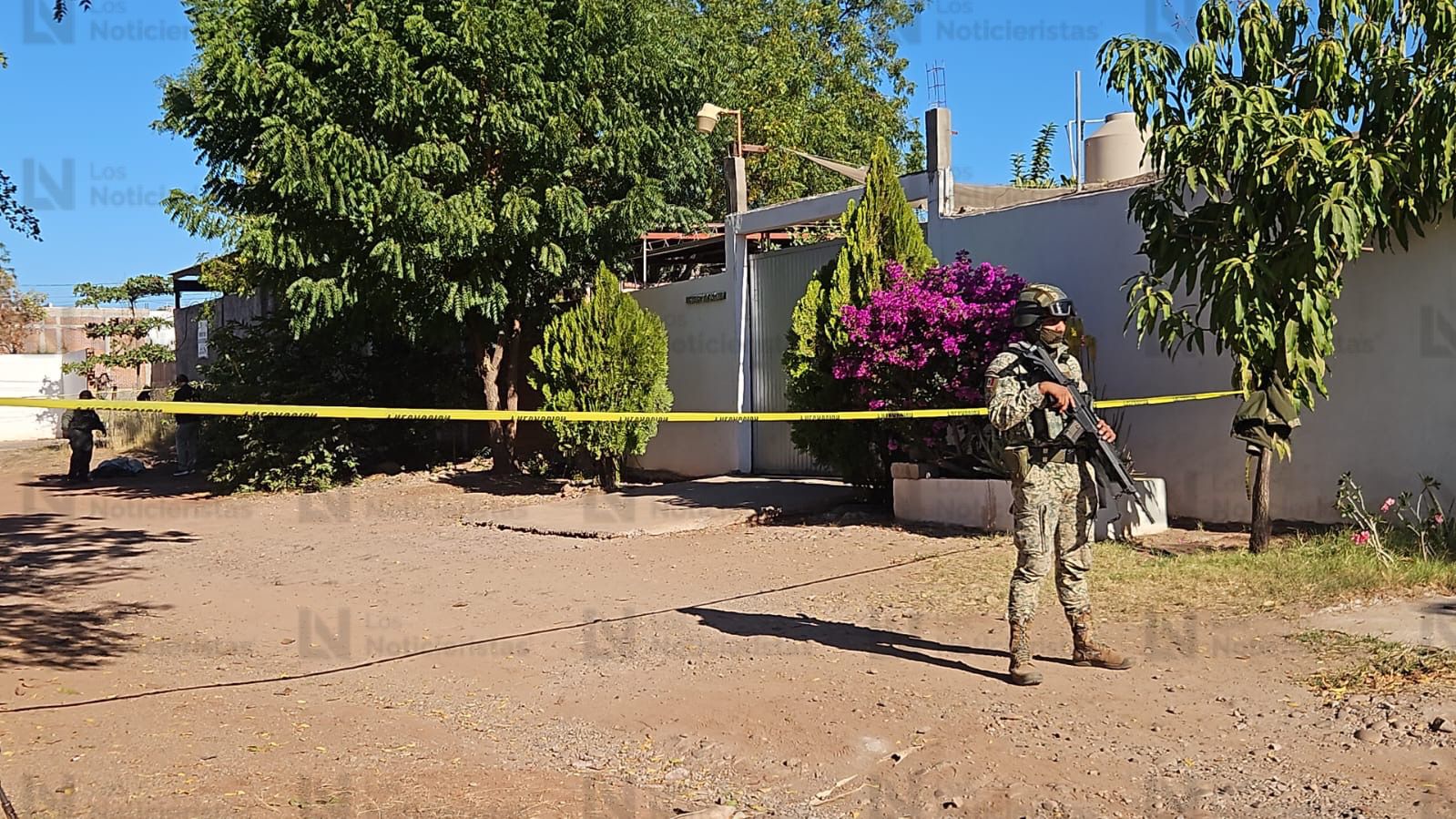 Cadáver envuelto en una sábana en la Agustina Ramírez, Culiacán, Sin.