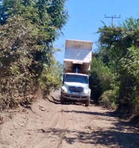 Se continúa en zona rural de Mazatlán con rehabilitación de caminos sacacosechas para productores