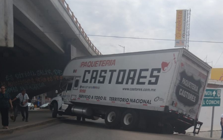 camion de la empresa castores protagoniza nuevo accidente en mazatlan