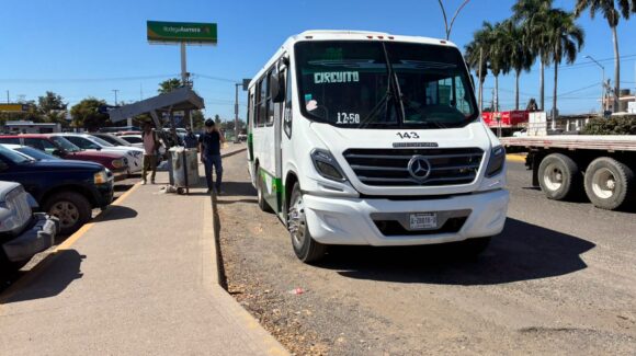 Largas esperas en rutas del transporte urbano desesperan a usuarios en Los Mochis; sobre todo a la clase trabajadora refirieron en un sondeo