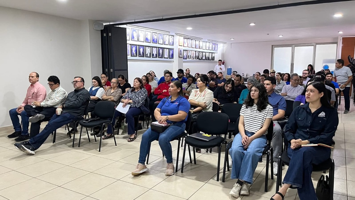 Capacitación a comerciantes de Canaco Salvador Alvarado sobre ventas en línea