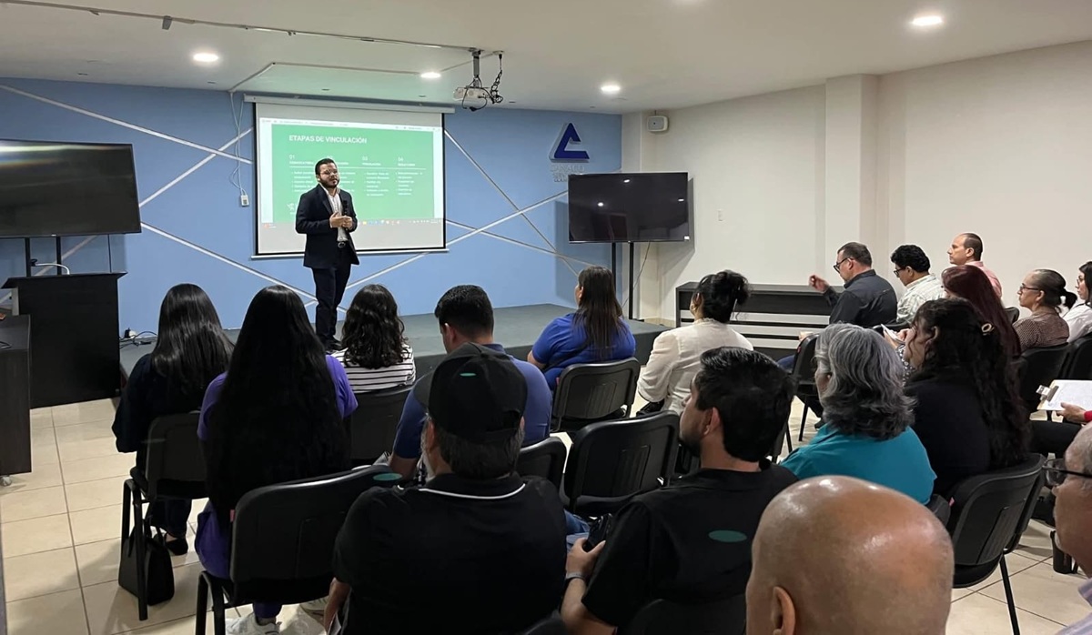 Capacitación a comerciantes de Canaco Salvador Alvarado sobre ventas en línea
