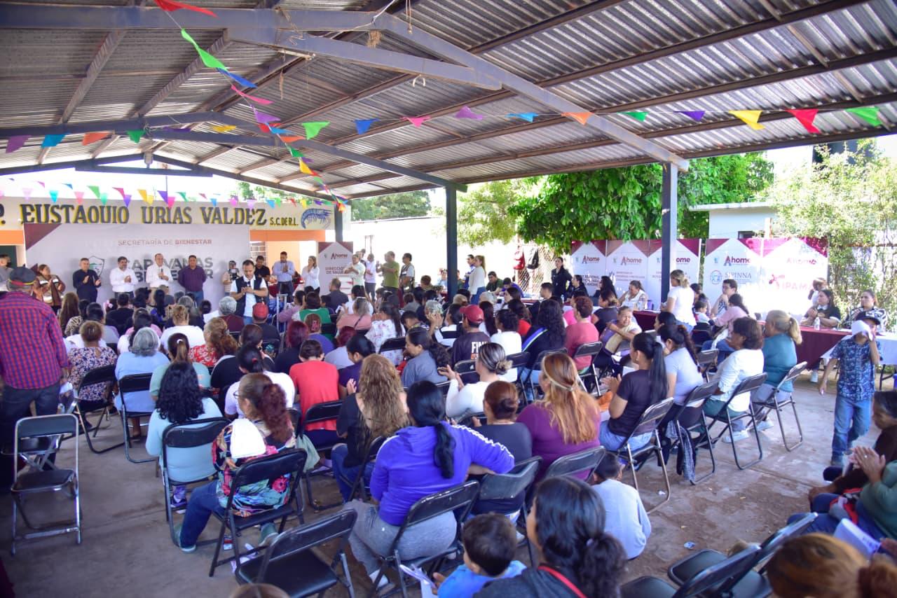 Caravanas del Bienestar en el campo pesquero Paredones