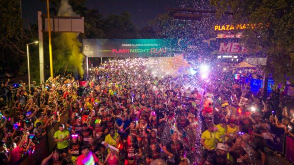 ¡Por amor a Culiacán, Sinaloa! Participaron 17 mil personas en la Flash Night Run y se hace historia