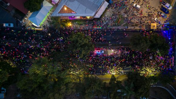 ¡Corriendo de noche! Más de 17 mil personas viven la Flash Night Run en Culiacán, Sinaloa