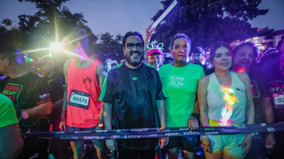 Entre neón y fiesta, Culiacán brilla con la Flash Night Run; “hacemos cosas positivas”, dice el alcalde