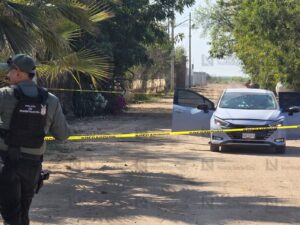 Encuentran automóvil baleado tras balacera en Culiacán
