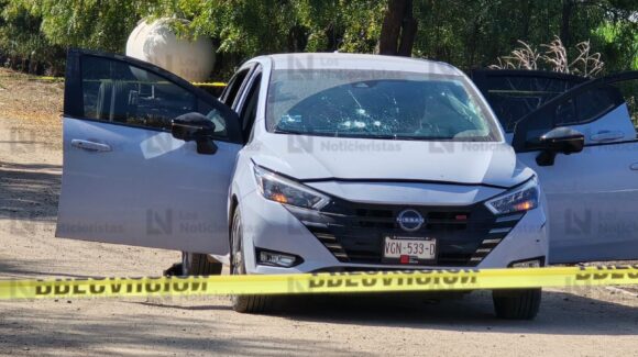 Tras balacera y ejecución de dos masculinos sobre La Costera de Culiacán, encuentran automóvil baleado