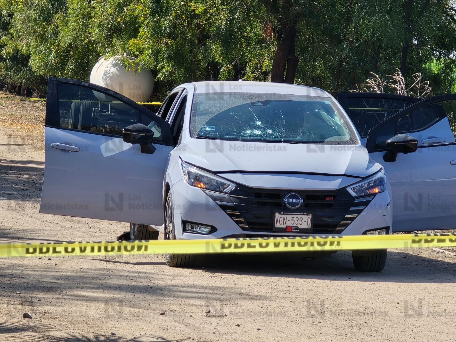 Encuentran automóvil baleado tras balacera en Culiacán
