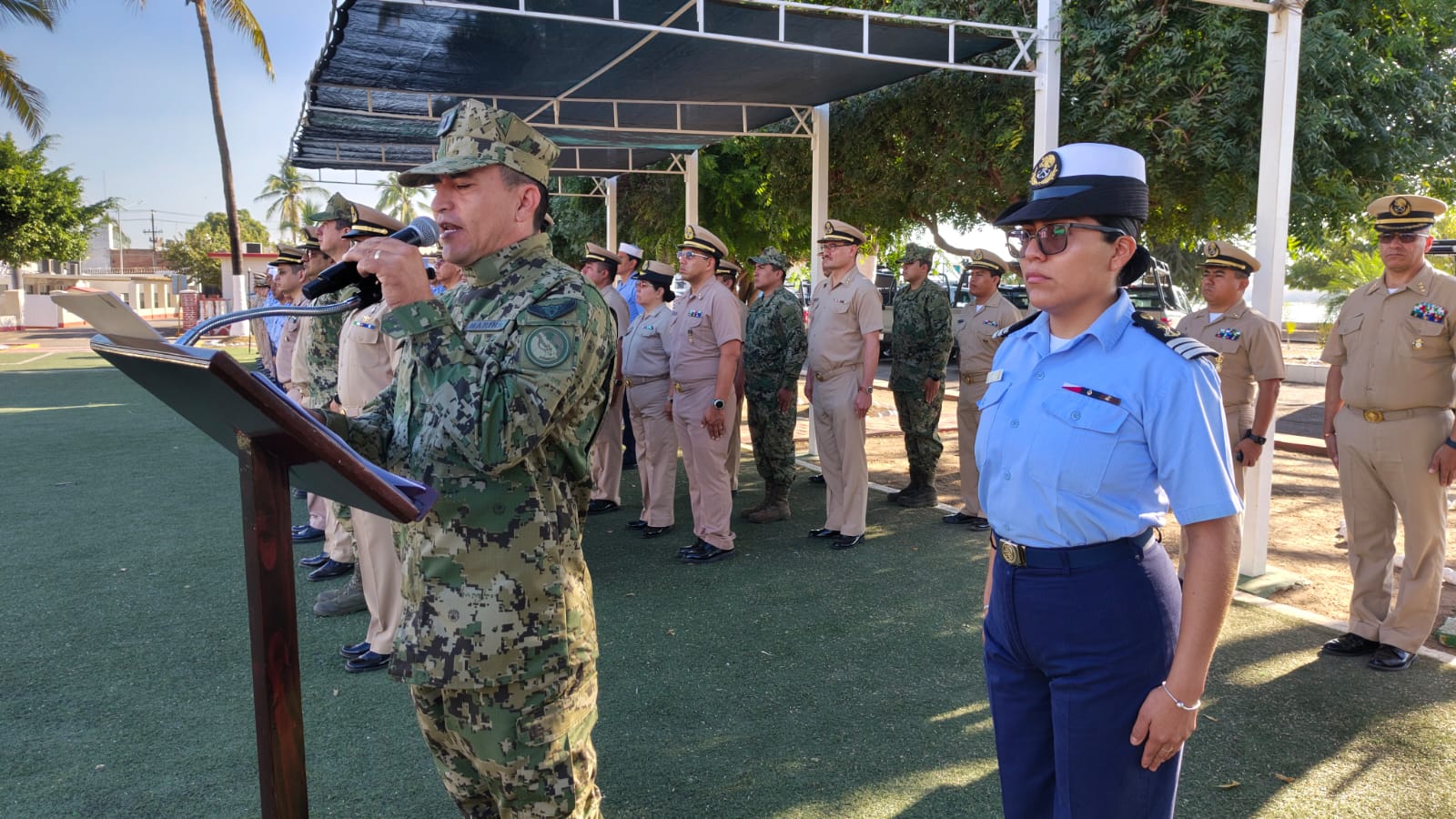 Ceremonia de retiro de perra entregando en búsqueda de narcóticos en Cuarta Zona Naval en Mazatlán