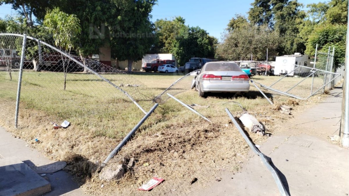 chocan dos vehiculos frente a la estacion de bomberos arboledas auto