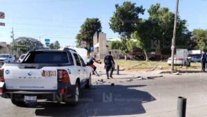 chocan dos vehiculos frente a la estacion de bomberos arboledas culiacan