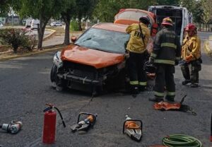 Fuerte choque en el acceso al Aeropuerto Internacional de Culiacán deja un lesionado