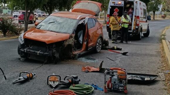 Fuerte choque en el acceso al Aeropuerto Internacional de Culiacán deja un lesionado