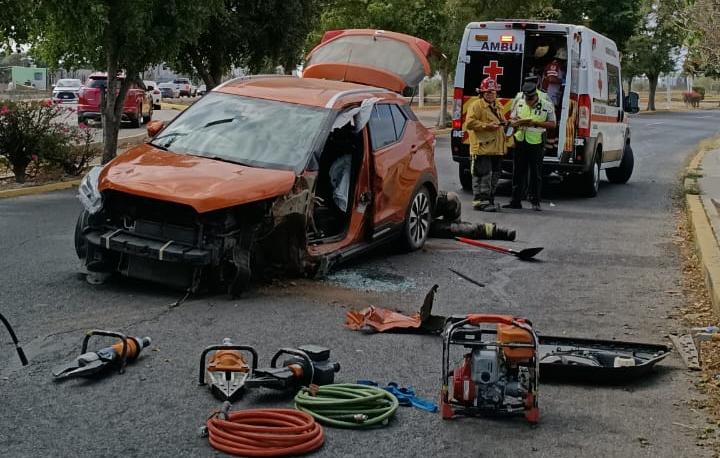 Fuerte choque en el acceso al Aeropuerto Internacional de Culiacán deja un lesionado