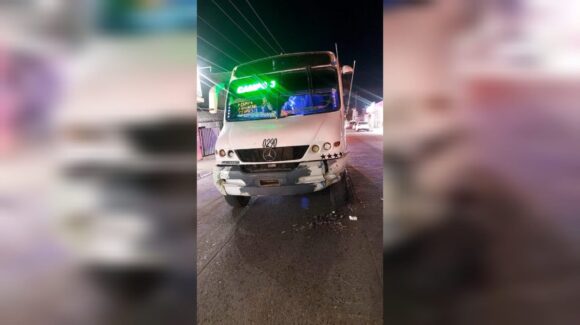 Accidente entre vehículo y camión urbano deja un lesionado en Los Mochis, Sinaloa