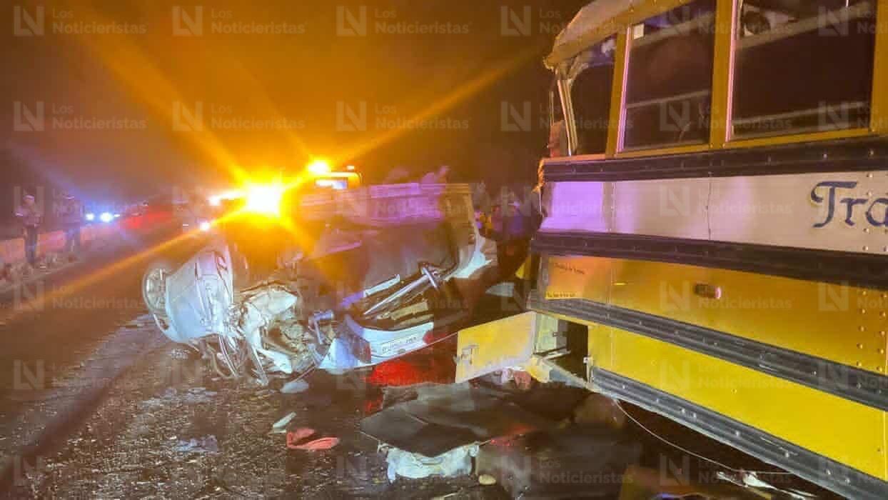 Cinco heridos deja fuerte choque entre camión de personal y vehículo en Ruiz Cortines, Guasave