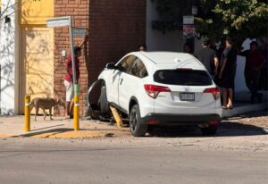 Choque entre camioneta y moto en Guamúchil., Sinaloa