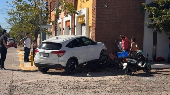 Motociclista resulta lesionado tras fuerte choque contra camioneta en Guamúchil, Sinaloa
