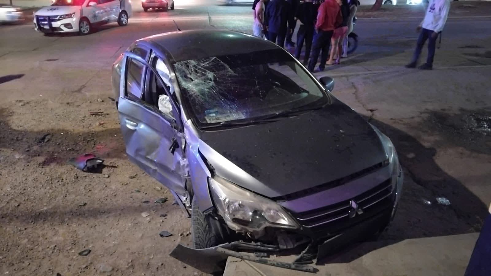 Choque entre moto y vehículo en Mazatlán, Sinaloa