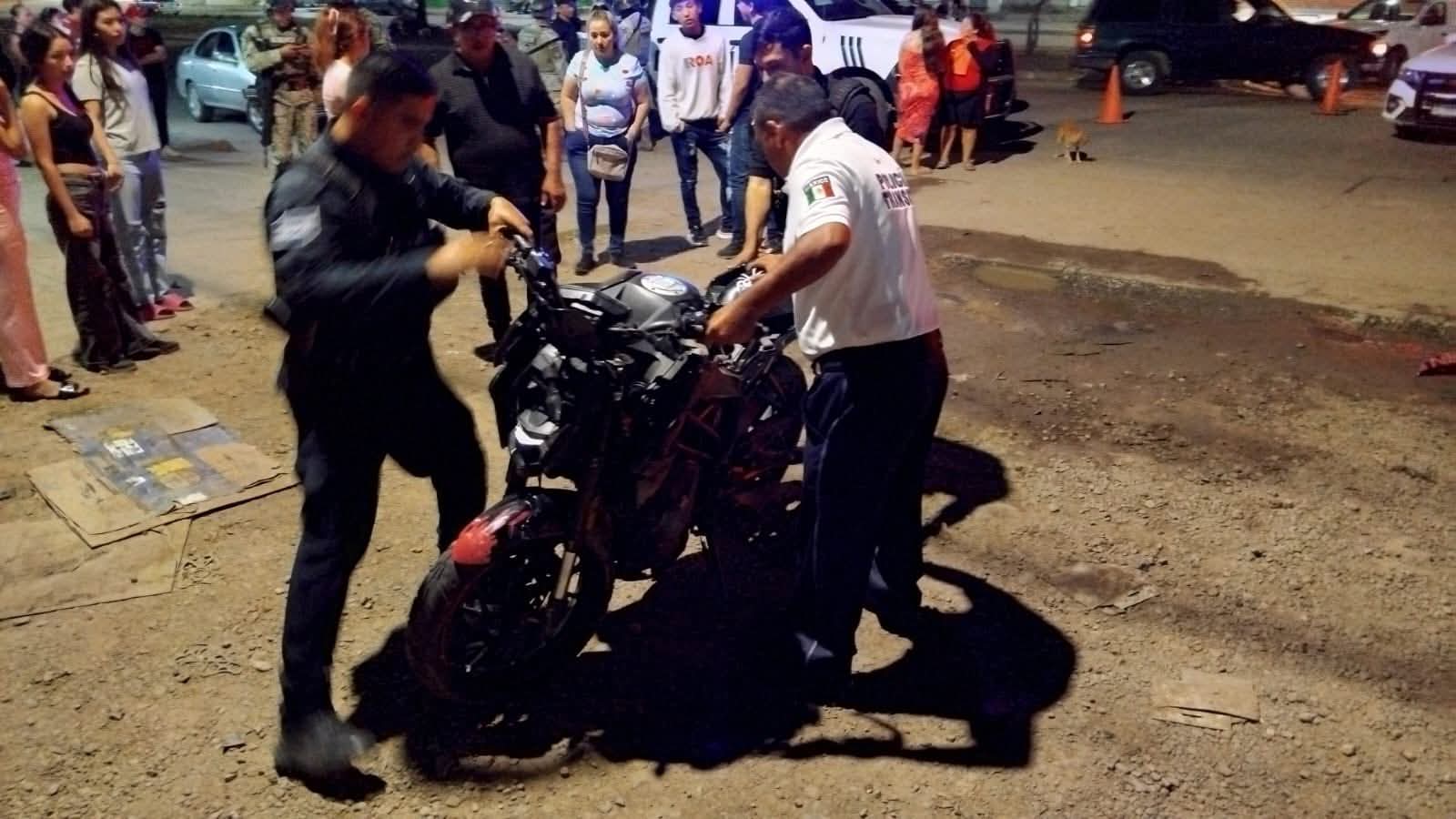 Choque entre moto y vehículo en Mazatlán, Sinaloa