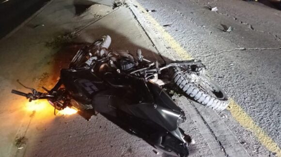 Choque entre motociclistas deja dos lesionados en la salida sur de Mazatlán, Sinaloa