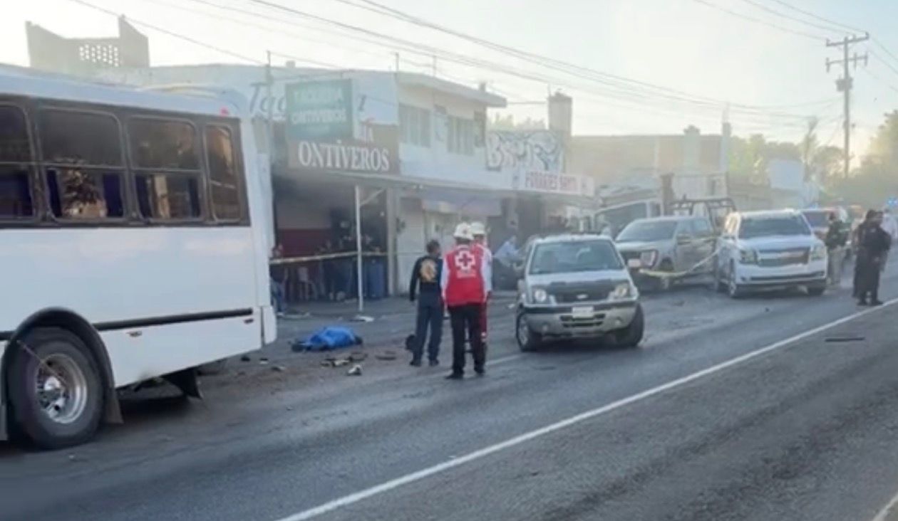 Choque múltiple en Mazatlán dejó a un motociclista sin vida