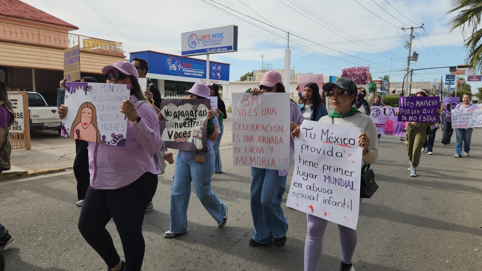 cientos de personas marcharon en guasave por el dia internacional de la mujer