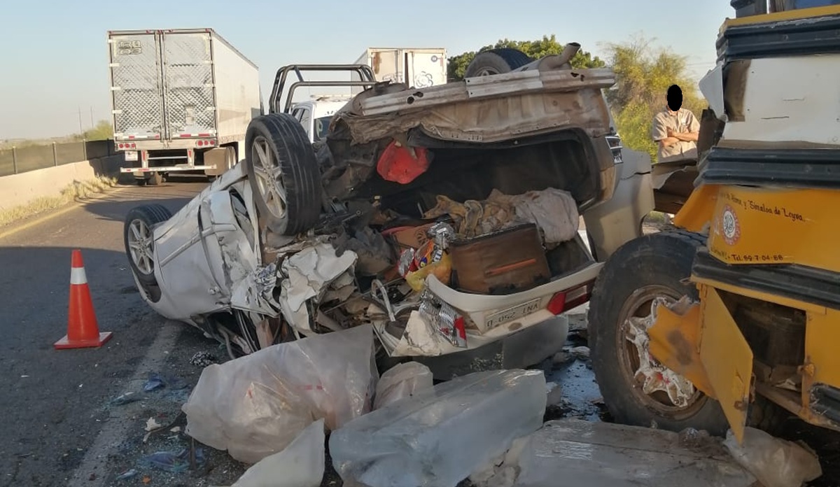 Cinco heridos deja fuerte choque entre camión de personal y vehículo en Ruiz Cortines, Guasave