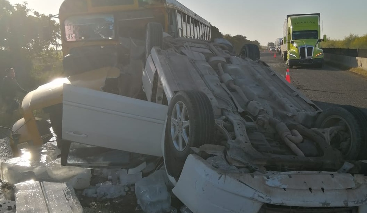Cinco heridos deja fuerte choque entre camión de personal y vehículo en Ruiz Cortines, Guasave