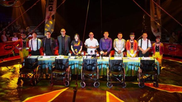 Recibe DIF Bienestar Culiacán donación de sillas de ruedas y función especial del Circo Atayde Hermanos