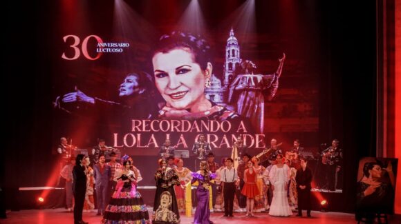 Teatro Ángela Peralta revive el legado de Lola Beltrán con lleno total en su homenaje luctuoso en Mazatlán