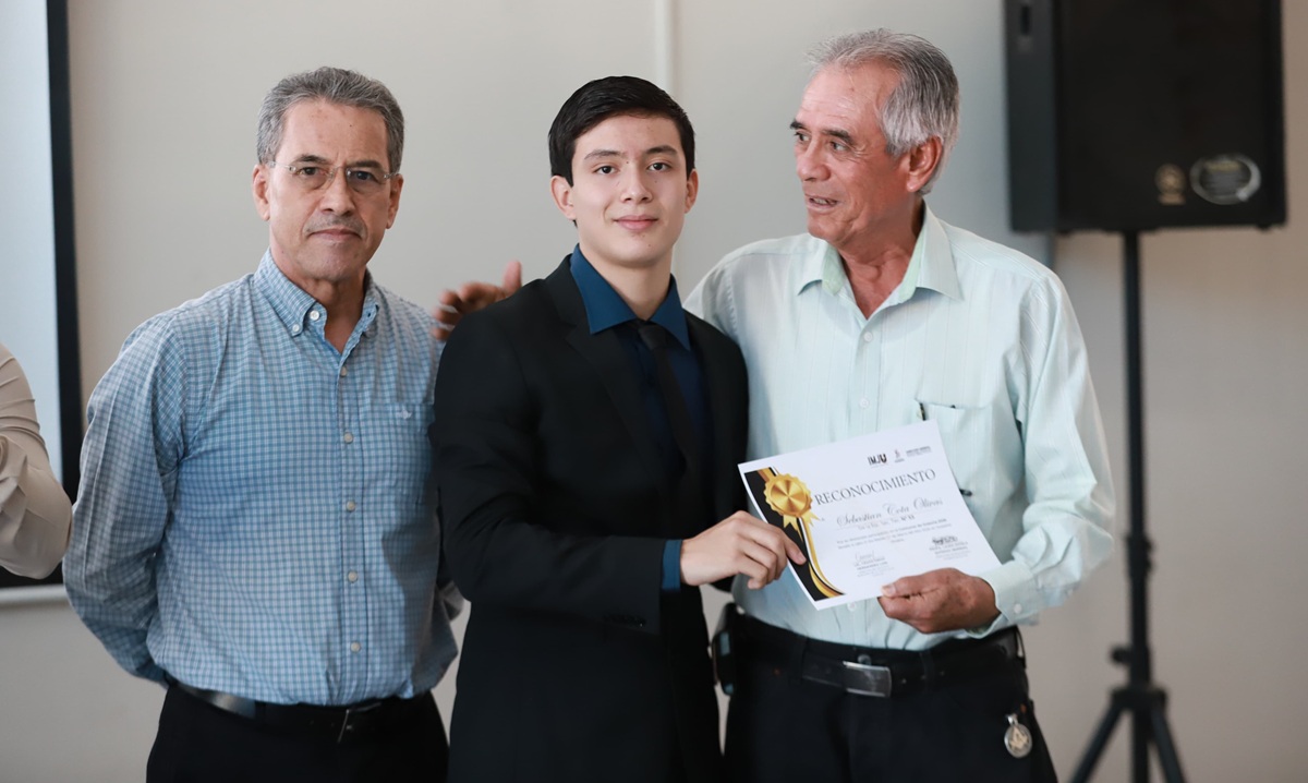 Sebastián Cota Olivas gana el segundo lugar del Concurso Municipal de Oratoria, en Guasave