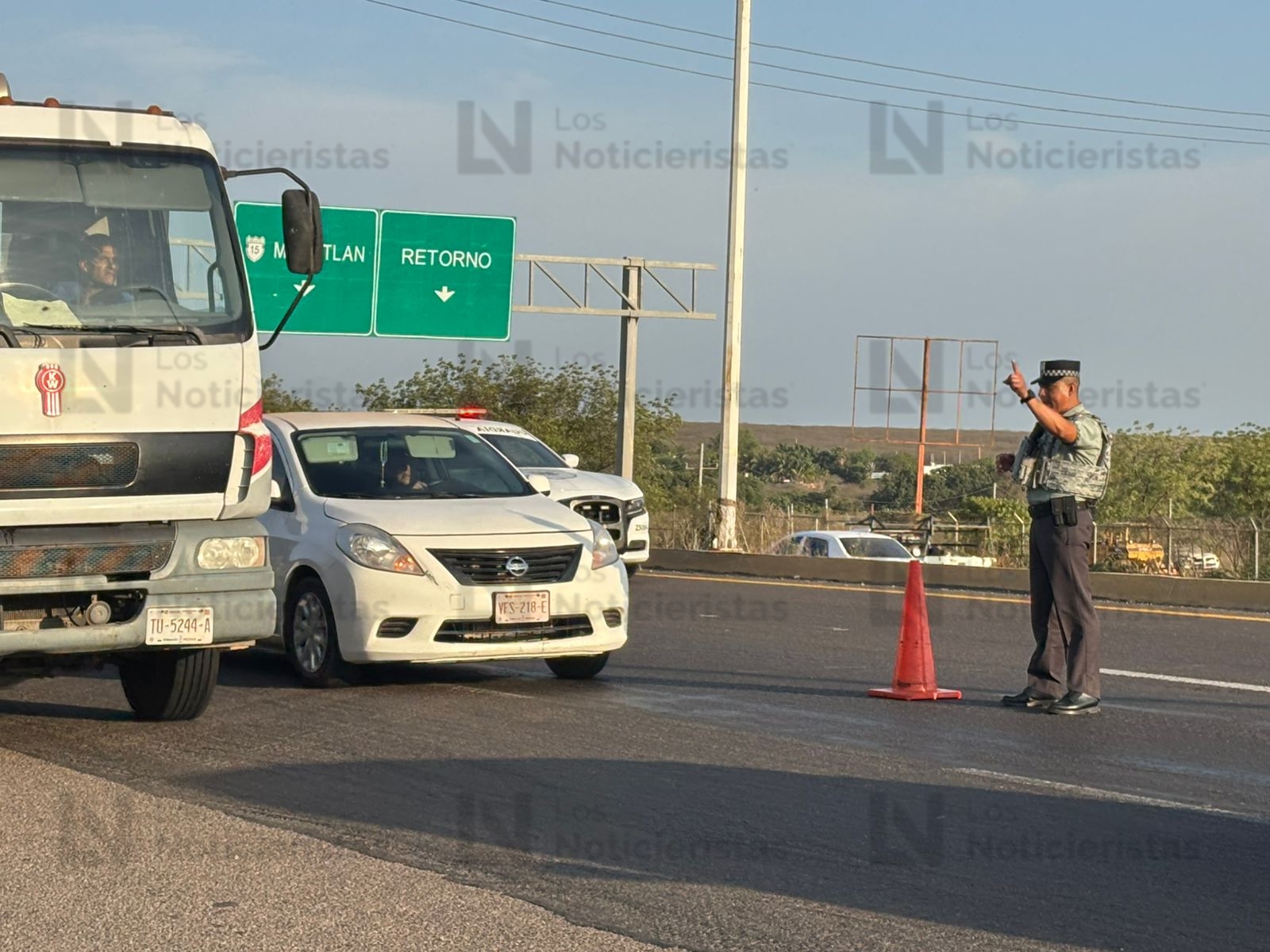 Congestionamiento vial tras volcadura en La Costerita, Culiacán