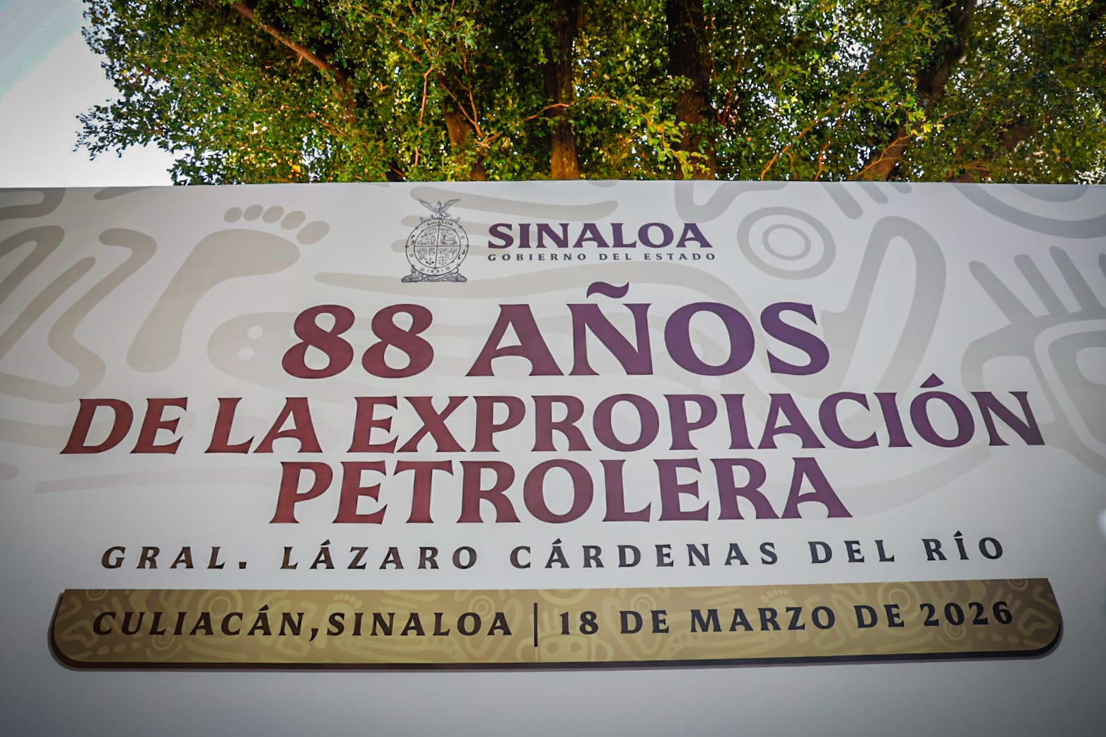 feliciano valle durante la conmemoracion del 88 aniversario de la expropiacion petrolera en mexico