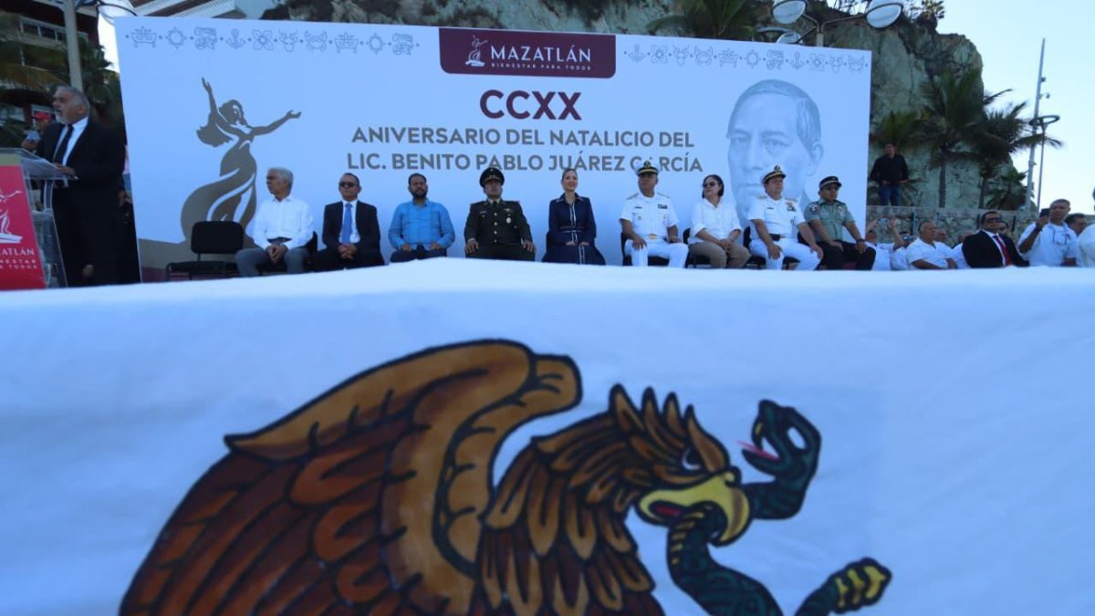 conmemoran en mazatlan sinaloa 220 aniversario del natalicio de benito juarez aguila