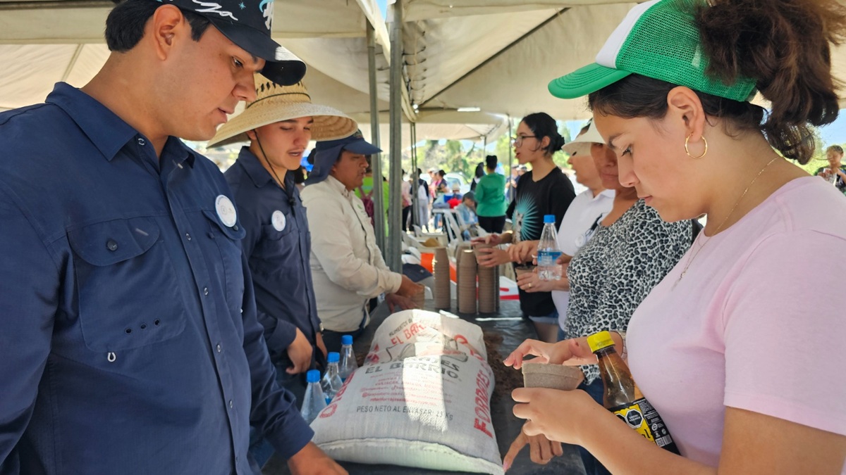 Conselva realiza jornada de limpieza en el río Presidio, en Mazatlán