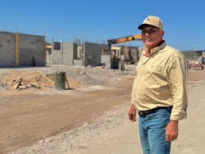 Gildardo Leyva supervisa construcción de Viviendas del Bienestar en El Fuerte